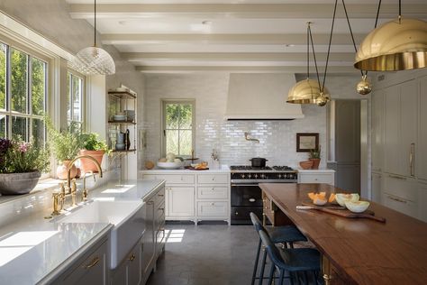 Off White Kitchen Cabinets, Jessica Helgerson, Off White Kitchens, 1920s House, Classic Tile, Tile Trends, Classic Kitchen, White Kitchen Cabinets, Mug Design