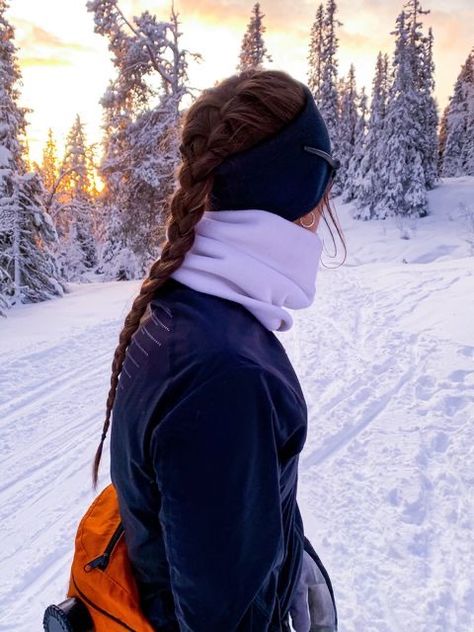 Skiing Hair, Skiing Hairstyles, Xc Skiing, Ski Inspiration, Apres Ski Outfits, Skiing Aesthetic, Xc Ski, Ski Aesthetic, Nordic Skiing