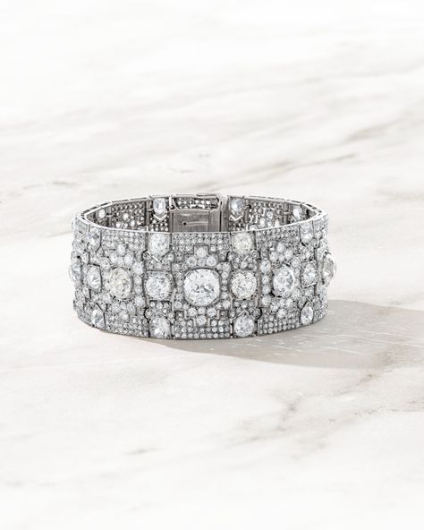 CARTIER ART DECO DIAMOND BRACELET | Christie's Cartier Art Deco, Cartier Vintage, Jewel Drawing, Royal Diamond, Van Cleef & Arpels, Art Deco Bracelet, Gold Rings Fashion, Cartier Jewelry, Sparkly Things