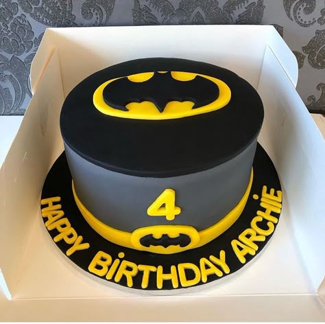 Batman Cakes Ideas, Batman Birthday Party Cake, Cake Designs For Kids Boys, Batman Cakes For Boys, Batman Themed Cake, Batman Smash Cake, Batman Cake Design, Batman Pasta, Batman Cake 1st Birthday