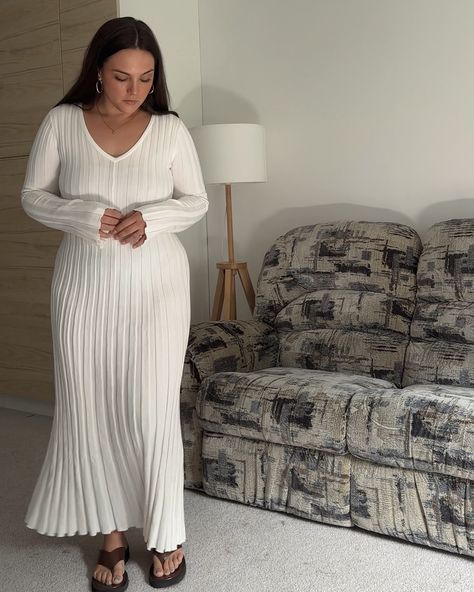 This dress is magical 🪄 #midsize #ootd #size10 #size12 #bodypositivity #outfitinspo #midsizegal #midsizefashion #pinterestaesthetic #pinterestoutfit Midsize outfits, size 10 outfits, mini skirt, outfit, curvy, try on haul, maxi dress Midsize Ootd, Outfits Mini Skirt, Size 10 Outfits, Curvy Fashion Summer, Tumblr Girly Aesthetic 2013, Outfit Curvy, Mini Skirt Outfit, Midsize Outfits, Mid Size Fashion