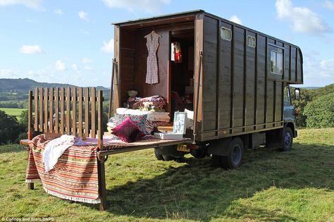 Converted Horse Trailer, Horse Box Conversion, Truck House, Canopy And Stars, Chuck Box, Tiny House Swoon, Camping 101, Horse Box, Bus House