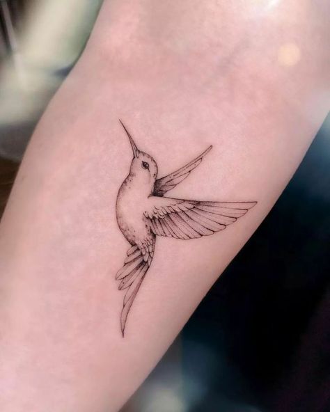 Hummingbird Tattoo Minimalist, Hummingbird Tattoo Simple, Minimalist Hummingbird Tattoo, Female Back Tattoos, Hummingbird Tattoo Design, Hummingbird Tattoo Black, Mockingbird Tattoo, Tiger Tattoo Sleeve, Bird Tattoos For Women