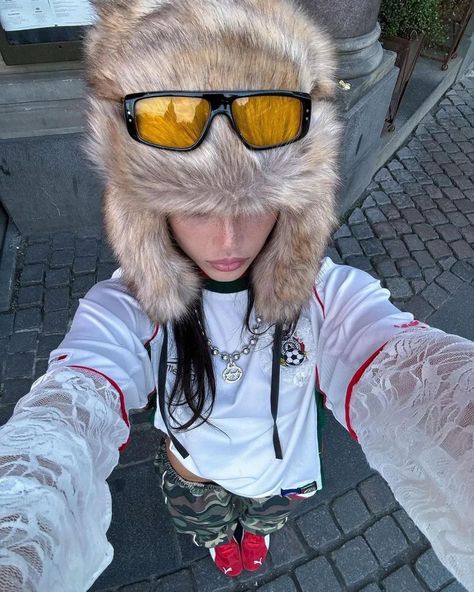 Trapper Hat Outfit, Fur Hat Outfit, Rainy Outfit, London Streetwear, Puma Speedcat, Cool Streetwear, Weather Snow, Hat Aesthetic, Hat Outfit