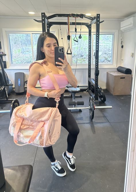 great affordable gym bag #fitness #womenstyle #apple Gym Girl, Favorite Products, Gym Bag, Gym, Social Media, Media