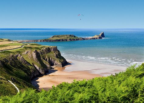 A BEACH in the UK has been described as a “fairytale” with almost three quarters of Brits convinced it is abroad. The cost of going abroad on holiday is rising, but fortunately there are some amazing spots for Brits to visit, without even leaving the country. One of those is Rhossili Bay Beach in the […] Rhossili Bay, Swansea Bay, Leaving The Country, Gower Peninsula, Going Abroad, Uk Beaches, On Holiday, Picture Library, Holiday Rental