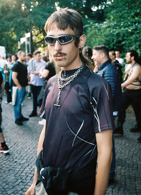 Techno Rave Aesthetic, Rave Aesthetic Outfit, Techno Outfit Rave, Techno Party Outfit, 90s Rave Fashion, Rave Outfit Men, Berlin Rave Fashion, Techno Rave Outfit, Berlin Rave