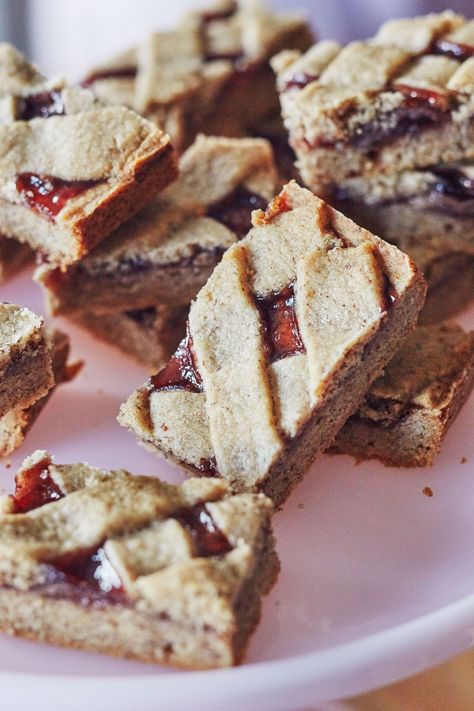 All the classic elements of Linzer cookies layered into a 9x13-inch baking pan, so all you have to do is cut them into bars when they're baked and ready to go. Freezer Cookies, Linzer Cookies, Bar Cookies, Cookie Bar Recipes, Oatmeal Chocolate Chip Cookies, Best Cookie Recipes, Brownie Bar, Chocolate Chip Oatmeal, Cookies Recipes Christmas