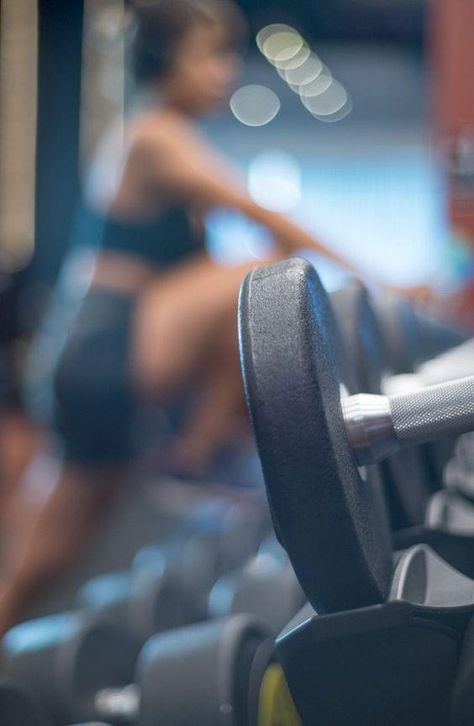 Women Fitness Photography, Gym Photoshoot, Gym Photography, Fitness Wallpaper, Gym Wallpaper, Gym Aesthetic, Gym Photos, Fitness Photoshoot, Adjustable Dumbbells