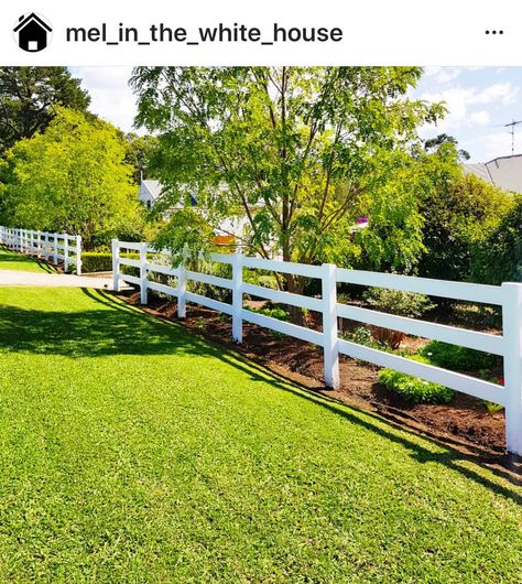 White Farm Fence Ideas, White Fence Front Yard Country, Farmhouse Front Yard Fence, Acreage Fencing Ideas, Acreage Landscaping Driveway Entrance, White Fence Front Yard, Farm Fence Ideas Country Life, Acreage Fencing, Acreage Landscaping Ideas