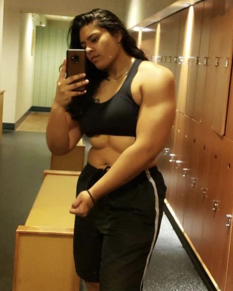 Stocky Build Woman, Plus Size Bodybuilder, Unconventional Body Types, Short Buff Women, Bulky Women Muscle, Tall Buff Woman, Muscular Plus Size, Short Muscular Women, Muscular Build Reference