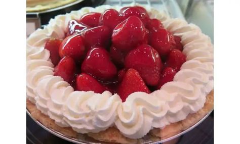 Marie Callenders Pie Crust Recipe, Marie Callenders Recipes, Strawberry Pie Recipe, Fresh Strawberry Pie, Thing One, Easy Pie Recipes, Berry Farm, Easy Pie, Strawberry Pie