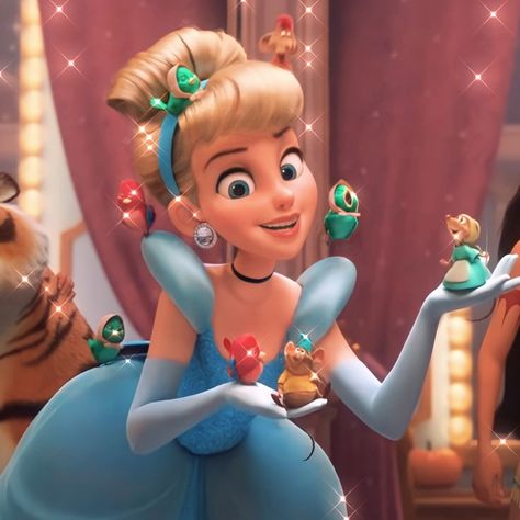 Cinderella Profile Picture Aesthetic, Cinderella Icon, Disney Princess Gif, Disney Cartoon Movies, Disney+ Icon, Official Disney Princesses, Disney Princess Artwork, Disney Princesses And Princes, Disney Icons