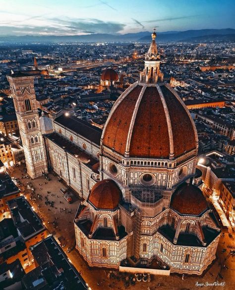 Discover the enchanting beauty of Florence and Rome at night. Marvel at the illuminated Renaissance art, historic landmarks, and vibrant nightlife. Experience the magic of Italy's iconic cities under the stars. ✨🖤 📸: @amirsaeedvadie #florence #florenceitaly #italy #tourism #tours #travel #italia #italian Rome At Night, Medici Family, Filippo Brunelleschi, Florence Cathedral, Pisa Italy, Revival Architecture, Gothic Revival, Places In Italy, The Gothic