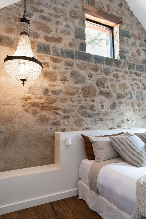 Modern Stone Wall, Stone Feature Wall, Stone Walls Interior, White Exterior Houses, Stone Interior, Casa Country, Casas Coloniales, Stone Cladding, Stone Cottage