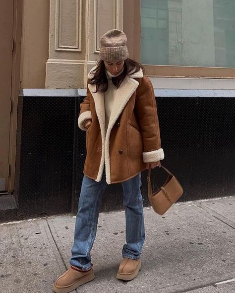 Winter Coat Outfits, Getting Bored, Outerwear Trends, Comfy Casual Outfits, Classy Winter Outfits, Chic Winter Outfits, Winter Fashion Outfits Casual, Cold Outfits, Sheepskin Coat