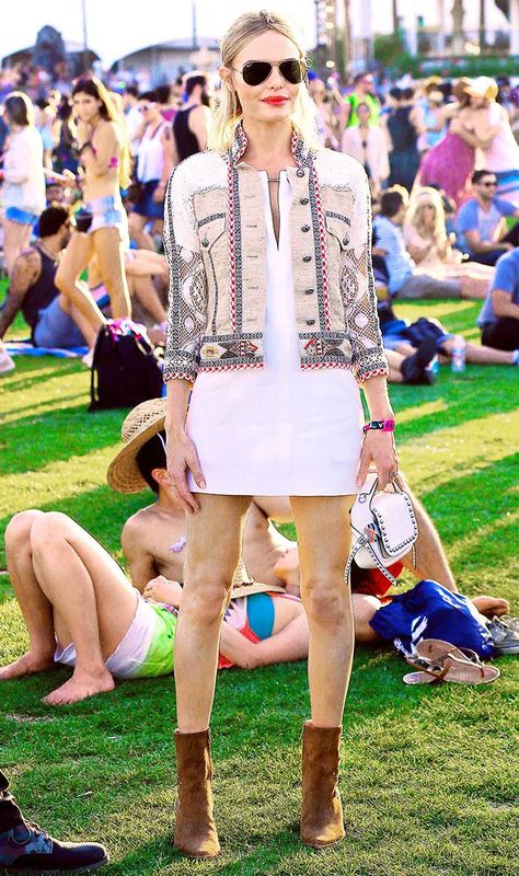 7 Coachella Outfit Ideas When You're in Your 30s | Who What Wear Best Coachella Outfits, Cozy Summer Outfits, Festival Makeup Rave, American Apparel Dress, Look Festival, Quoi Porter, Coachella Fashion, Coachella Outfit, Coachella Festival