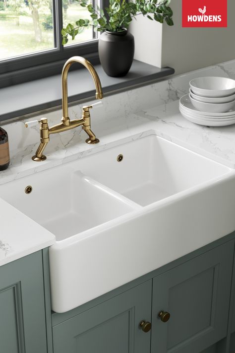 Elevate your kitchen with Howdens Winterburn Double Butler Kitchen Sink. When it comes to kitchen sink ideas, this double sink offers both functionality and a touch of traditional elegance. Pair this double kitchen sink with brushed brass kitchen hardware, adding a warm and inviting touch to your space. To complete your kitchen, explore our blue kitchen ideas, featuring an array of blue kitchen cabinets and shaker kitchen cabinets in various inviting colors. Finish with white quartz countertops. French Kitchen Sink, Brushed Brass Kitchen Hardware, Double Sink Kitchen, Country Sink, Butler Kitchen, Brushed Brass Kitchen, Blue Kitchen Ideas, Kitchen Sink Ideas, Large Kitchen Sinks