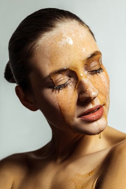 Diy Honey Face Mask, Diy Honey, Different Skin Types, Honey Skin, Portrait Of Woman, Honey Face Mask, Hydrating Face Mask, Honey Face, Diy Facial