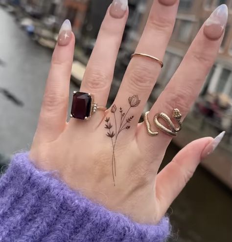 Finger Tattoo Symbols, Finger Tattoo Placement, Finger Tattoos Minimalist, Tattoo Care Tips, Unique Finger Tattoos, Tattoo Ideas Finger, Cross Finger Tattoos, Flower Finger Tattoos, Finger Tattoo Ideas