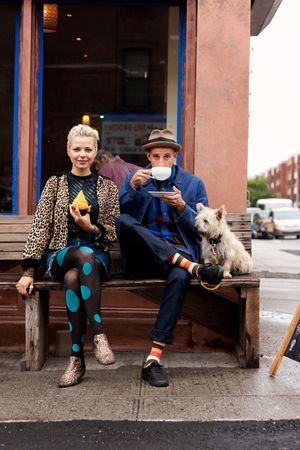 Happy socks = happy couple People Drinking Coffee, Cafe Society, Coffee With Friends, Stylish Socks, Pink Wedding Dresses, Stylish Couple, Cafe Style, West Highland White Terrier, White Terrier