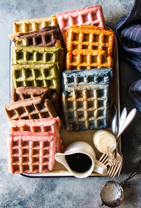 Flavored Waffles, Waffles Belgian, Waffle Board, Vietnamese Snacks, Boutique Patisserie, Belgian Waffles Recipe, Rainbow Waffles, Belgium Waffles, Crispy Waffle