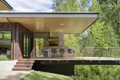 Mountain House Design, Western Montana, Hillside House, Outdoor Kitchen Ideas, Bar Designs, Porch Deck, Screen Porch, Mid Century Architecture, Beautiful Houses