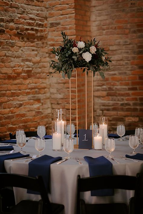 Navy And Champagne Table Setting, Navy Wedding Theme Decoration, Blue Navy Wedding Decoration, Wedding Decor September, Navy Blue And Silver Wedding Reception, Navy Blue And Gold Reception Decor, Navy Blue And Champagne Wedding Centerpieces, Navy Wedding Reception Tables, Navy And Silver Centerpieces