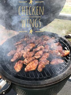 Big Green Egg Wings, Green Egg Chicken Wings, Big Green Egg Chicken Wings, Big Green Egg Recipes Chicken, Lake Meals, Low Carb Chicken Wings, Big Green Egg Smoker, Egg Smoker, Grilled Chicken Wings Recipe