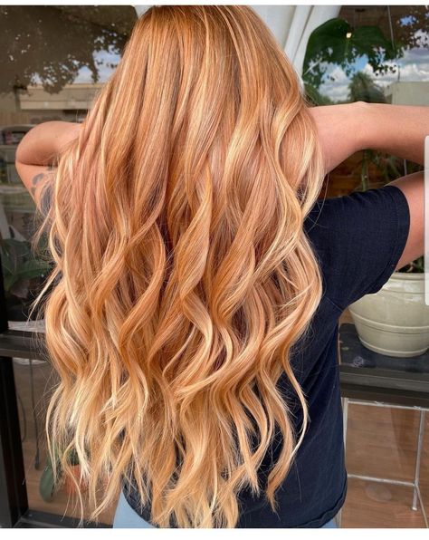 Honey Red Blonde Hair, Strawberry Highlights On Blonde Hair, Neutral Strawberry Blonde Hair, Blond Copper Balayage, Ginger Hair Ideas Highlights, Honey Copper Hair Color, Summer Strawberry Blonde Hair, Ginger Highlights In Blonde Hair, Light Auburn Hair Color Copper Strawberry Blonde