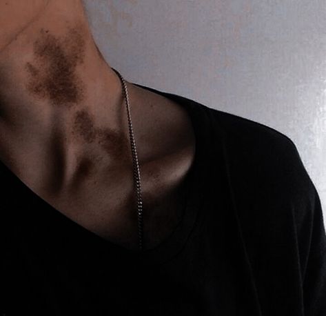 Hickies Neck Aesthetic Guy, Hickies Neck, Gay Aesthetic, Mia 3, Aesthetic Guys, Character Aesthetic, Couple Aesthetic, The Heirs, Cute Couple Pictures