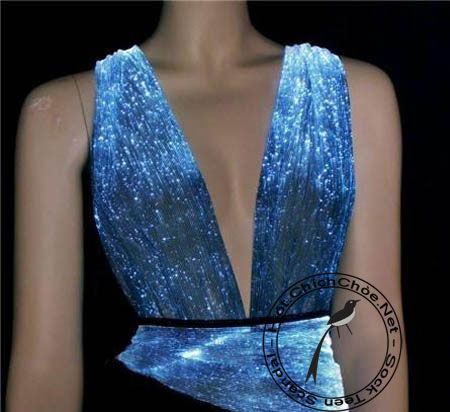 Fiber Optic Dress, Light Up Dresses, Led Clothing, Look Festival, Festival Trends, Led Fashion, Fibre Optics, Light Dress, Technology Fashion