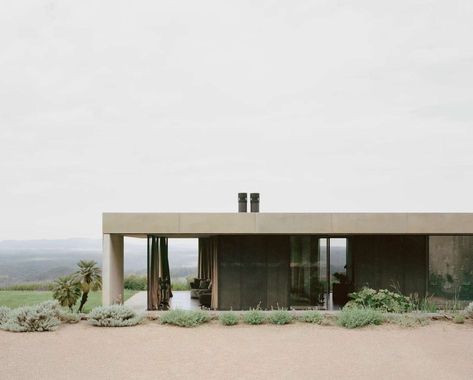 Robertson, a single residence envisioned by Fearon Hay, complemented seamlessly by the breathtaking landscape designs of @mylesbaldwin.   Architecture: @fearonhay Landscape: @mylesbaldwin Photographer: @arorygardiner Palm Springs House, Architectural Ideas, Villa Design Architecture, American Houses, Wallpaper Magazine, Tile Wallpaper, Villa Design, In Wallpaper, South Wales