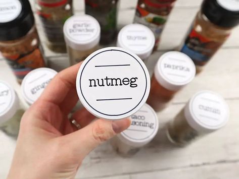 nutmeg spice jar label made using Cricut pens and smart vinyl Spices Labels Cricut, Diy Spice Labels Free Printable, Cricut Spice Jar Labels, How To Make Labels With Cricut, Labels With Cricut, Cricut Labels, Diy Spice Jars, Vinyl Pantry Labels, Diy Pantry Labels