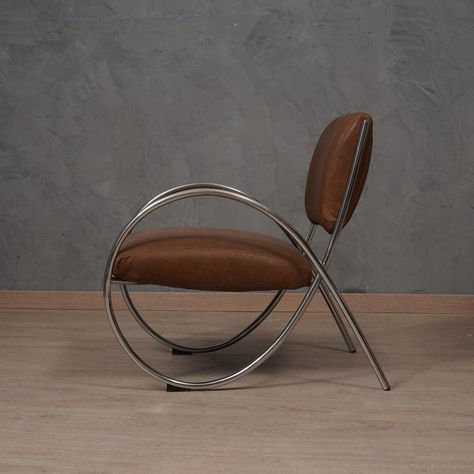 Superb Bauhaus design for this armchair from the 80s, leather and chromed steel. Clean and linear shapes, for a very captivating design armchair.    The armchair is made up of a curved chromed metal tube structure. The tube starts from the backrest and making a curve on itself returns to form the leg of the armchair. The seat and backrest are positioned centrally, both covered in brown leather. The armchairs are stable and welcome a person to sit down well. These chairs have been completely reno Metal Upholstered Chair, Metal Frame Armchair, Bauhaus Chairs, Bauhaus Furniture Design, Bauhaus Kitchen, Bauhaus Interior Design, Organic Industrial, Bauhaus Interior, Design Armchair