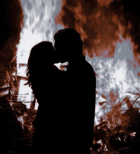 Male and female silhouettes in a passionate embrace. Dangerous Couple Aesthetic, Wattpad Covers Aesthetic Romance, These Broken Stars, Breathing Fire, Seshomaru Y Rin, Dark Romance Books, Fantasy Aesthetic, Fantasy Romance, Character Aesthetic