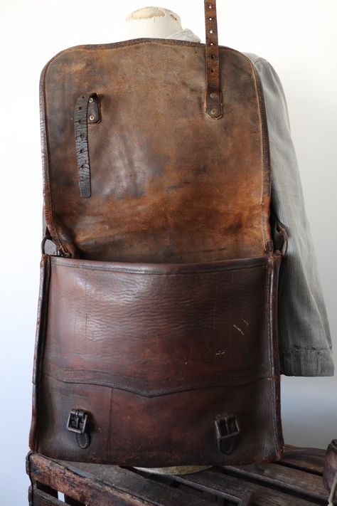 Men’s Leather Bag, Old Leather Bag, Stylish Outfits For Men, Leather Vintage Bag, Vintage Canvas Bags, Vintage Leather Messenger Bag, Cross Shoulder Bag, Bridle Bag, Leather Suitcase