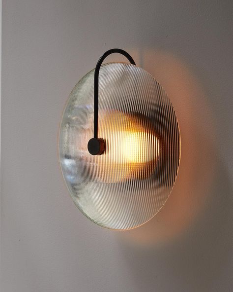 LIGHTING :: ADA Aperture Sconce with Skytek Glass in the showroom by Allied Maker Gold Light Fixture, Lampe Art Deco, Wall Lamps Living Room, Led Wand, Black Wall Lamps, Indoor Lighting Fixtures, Glass Wall Lights, Art Deco Lamps, Nordic Modern