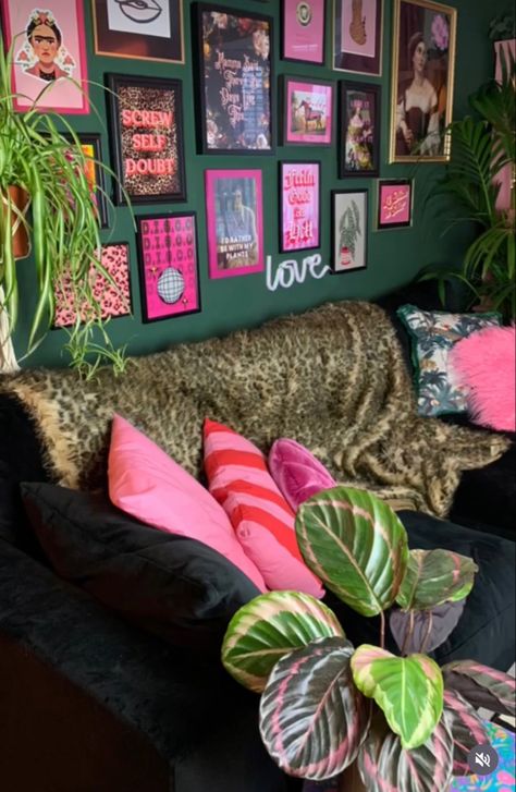 Pink Green Black Living Room, Emerald Green And Hot Pink Bedroom, Maximalist Decor Plants, Colorful Salon Ideas, Colorful Maximalist Decor Bedroom, Pink Maximalist Bedroom, Eclectic Maximalism Bedroom, Funky Living Room Ideas, Chill Apartment Vibes