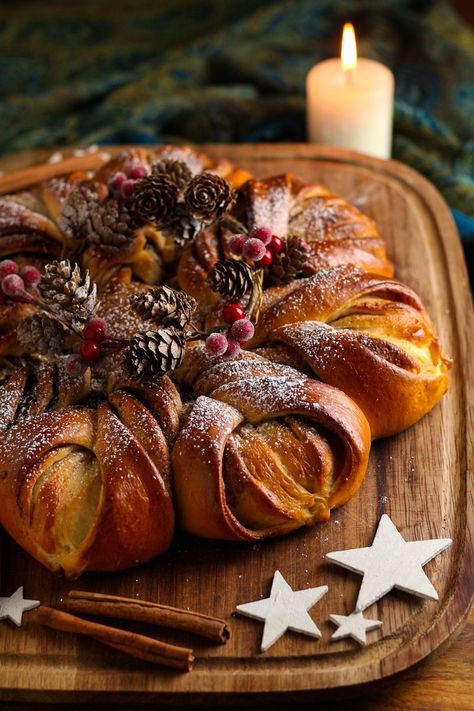 New Year Bread, Cinnamon Star Bread Recipe, Star Bread Recipe, Cinnamon Star Bread, Christmas Breads, Christmas Bread Recipes, Christmas Bakes, Beautiful Baking, Cinnamon Roll Bread