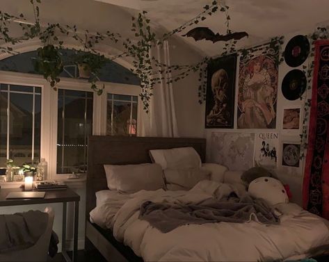 Grunge Bedroom Aesthetic, Grunge Bedroom, Dream Bedroom Inspiration, Chill Room, Room Redesign, Room Deco, Redecorate Bedroom, Cozy Room Decor, Dreamy Room