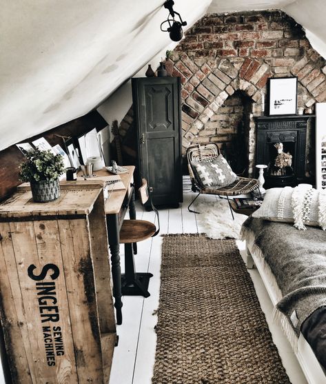 Scandinavian Rustic, Urban Cottage, Hygge Style, Attic Design, Boho Deco, Beautiful Bedroom, Attic Rooms, Interior Styles, Instagrammer