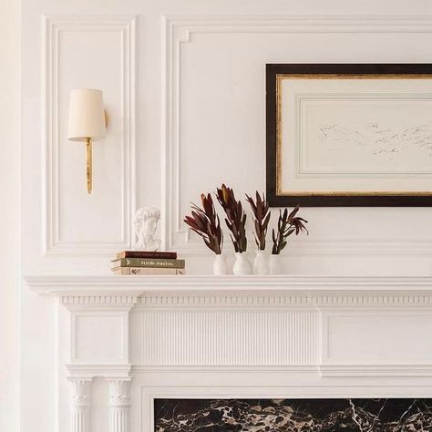 Boston Home on Instagram: "With an ample mantel, dentil molding, and curved pilasters, the classic elements of this fireplace present a striking juxtaposition with its sleek stone surround. Interior design: @bogartinteriors 📷 @jessicadelaneyphotography #fireplace #fireplacedesign #fireplacemantel #interiordesign #homedesign #bostoninteriordesign #bostonarchitecture #livingroomdesign #greatroomdesign #designinspo #house #homedecor" Box Molding Fireplace, Dentil Moulding Fireplace, Wainscoting Over Fireplace, Fireplace Wainscoting, Fireplace Molding, Dental Molding, Dentil Molding, House Fireplace, Boston Interior Design