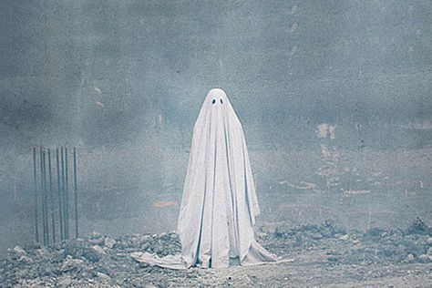 Ghost Reference, Halloween Quiz, A Ghost Story, Best Ghost Stories, Real Haunted Houses, Casey Affleck, Creepy Ghost, Sheet Ghost, People Come And Go