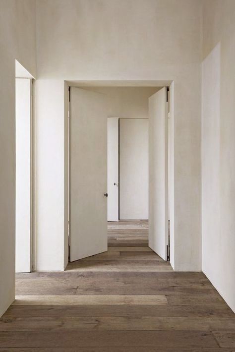 Pintu Interior, Concrete Effect Paint, Double Doors Interior, Interior Minimalista, Wooden Floors, Empty Room, Style Deco, Minimalism Interior, Plaster Walls