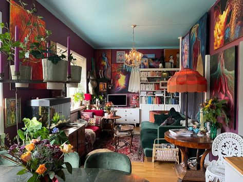 Clutter Living Room Aesthetic, Warm Maximalist Decor, Clutter Living Room, Chum Bucket, Dream House Bedroom, Living Room Aesthetic, Living Space Decor, Big Girl Bedrooms, Maximalist Decor