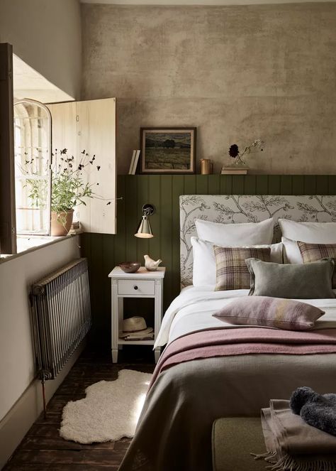 Overbed Storage, Classic Chest Of Drawers, Slim Bedside Table, Low Chest Of Drawers, Aesthetic Bedroom Ideas, Accent Wall Paint, Casa Vintage, Accent Wall Bedroom, Bedroom Accent