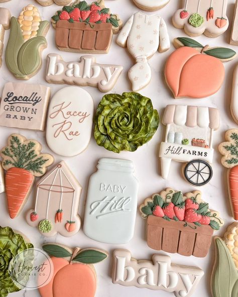 Locally Grown Baby 🥕🫙🍓🥬🍑 I was so excited to get this order because this theme was on my bucket list! 😍 cabbage inspired by… | Instagram Antique Baby Shower Ideas, Farm Baby Shower Theme, Farmers Market Birthday Party, Garden Baby Shower Theme, Strawberry Basket, Farm Baby Shower, Garden Baby Showers, Bunny Baby Shower, Farm Baby