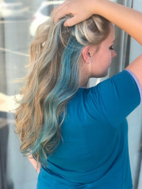 Blonde Hair With Teal Peekaboo, Turquoise Highlights In Blonde Hair, Blonde With Blue Money Piece, Blonde Hair With Blue Highlights Teal, Blonde Hair Blue Peekaboo, Blonde Hair Teal Highlights, Light Blue Peekaboo Hair, Dark Blue Highlights In Blonde Hair, Blue Hair Streaks Blonde