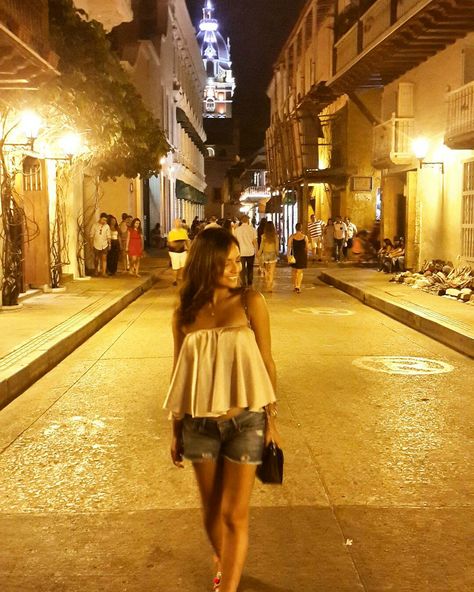 Cartagena - Colombia. Look de noche. Cartagena Outfits, Xmas Outfit, Vacation Style, What To Wear, White Dress, Clothes For Women, How To Wear, Quick Saves, Cartagena